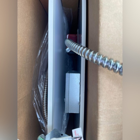 Motion sensor, MaxLite Fixture flat panel 2X2 EDGE light 30W 4000K(2 lights) - Picture 8 of 10